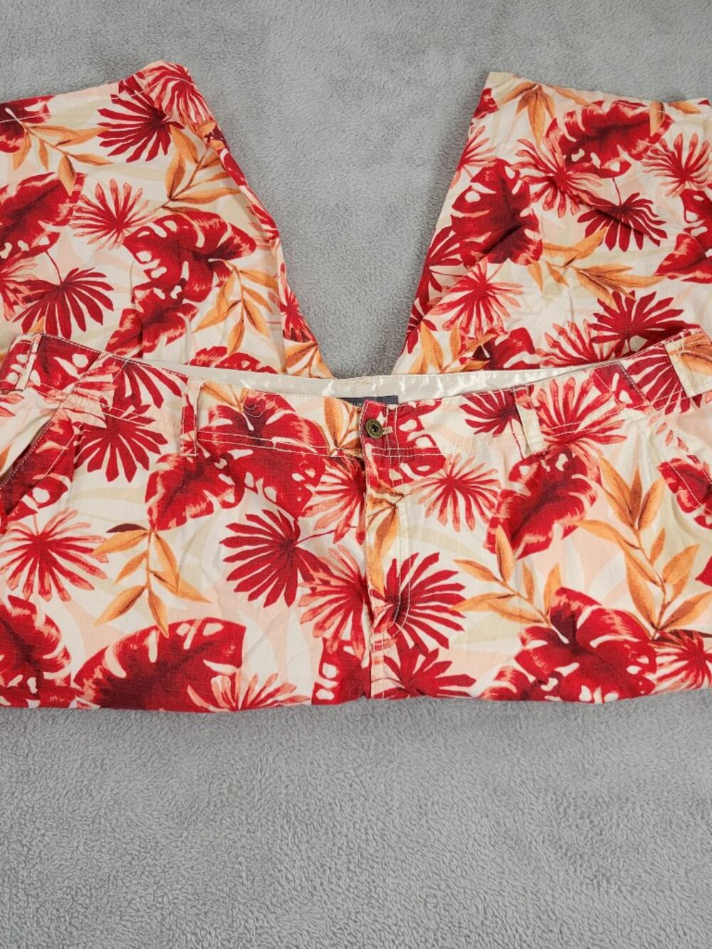 Liz Claiborne Michaela Women's 24P Red Floral Capri Pants High Rise  FLO72XE